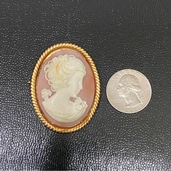 Vintage Unsigned Pink Lady Cameo Gold-tone Victorian Revival Brooch - Picture 9 of 10